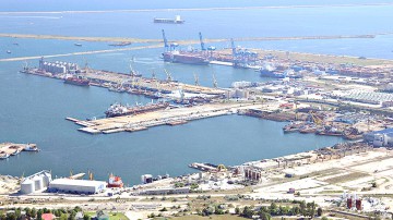Portul Constanţa prognozează pentru 2015 un profit de 49 milioane lei, jumătate faţă de 2014